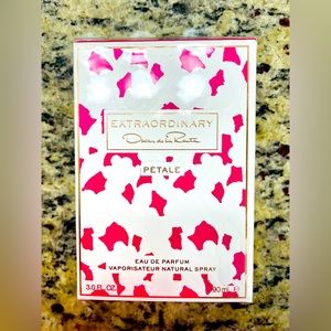 Extraordinary Oscar de la Renta Petale 3.0 fl. oz.